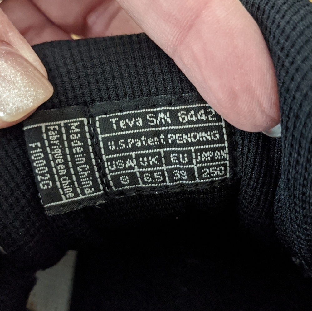 Teva Hiking Shoes - Picture 9 of 9
